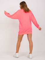 Fluo różowa dresowa bluza z nadrukiem i kieszeniami 