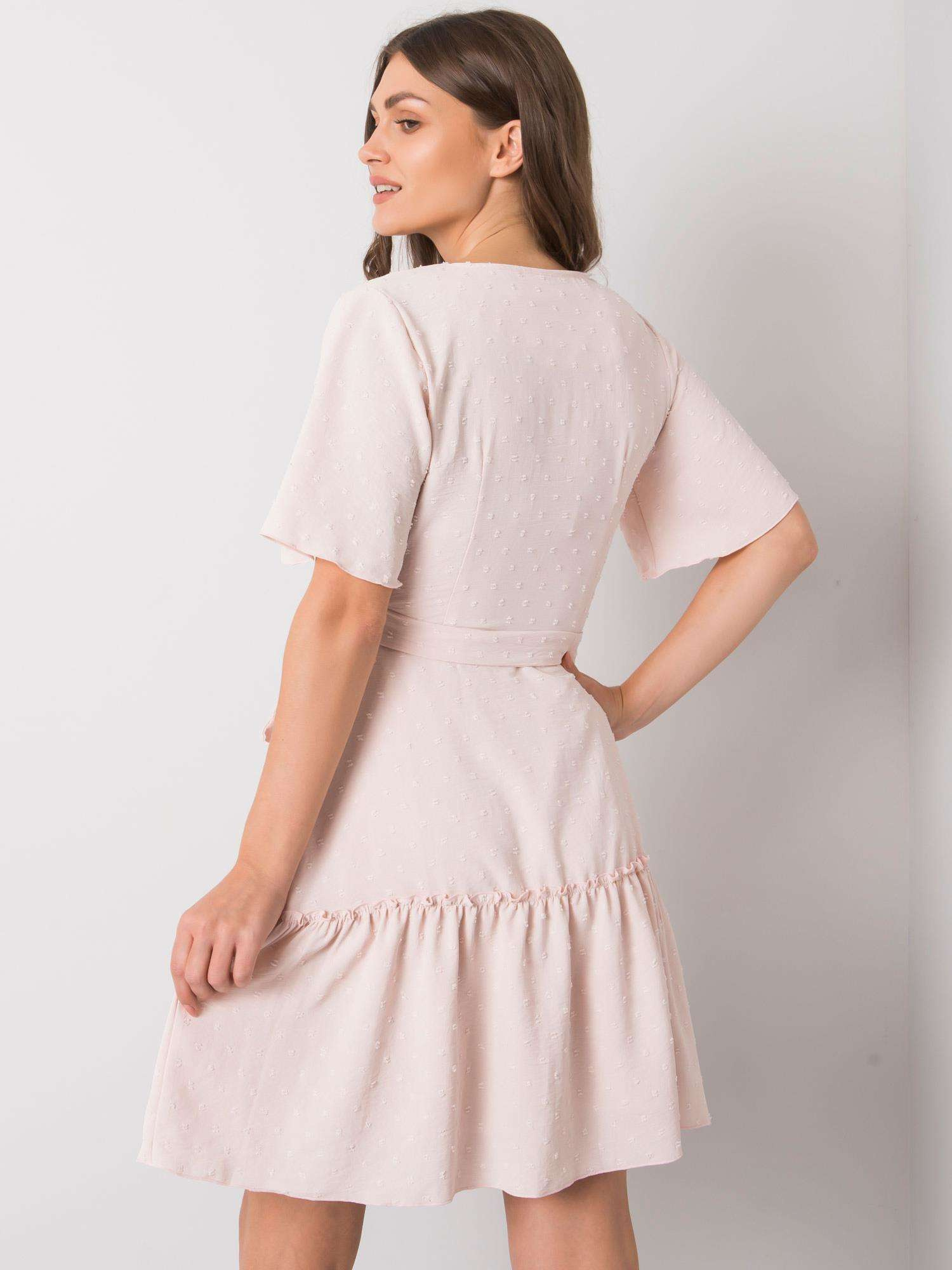 Helle rosa Kleid mit Rüsche Lachelle.