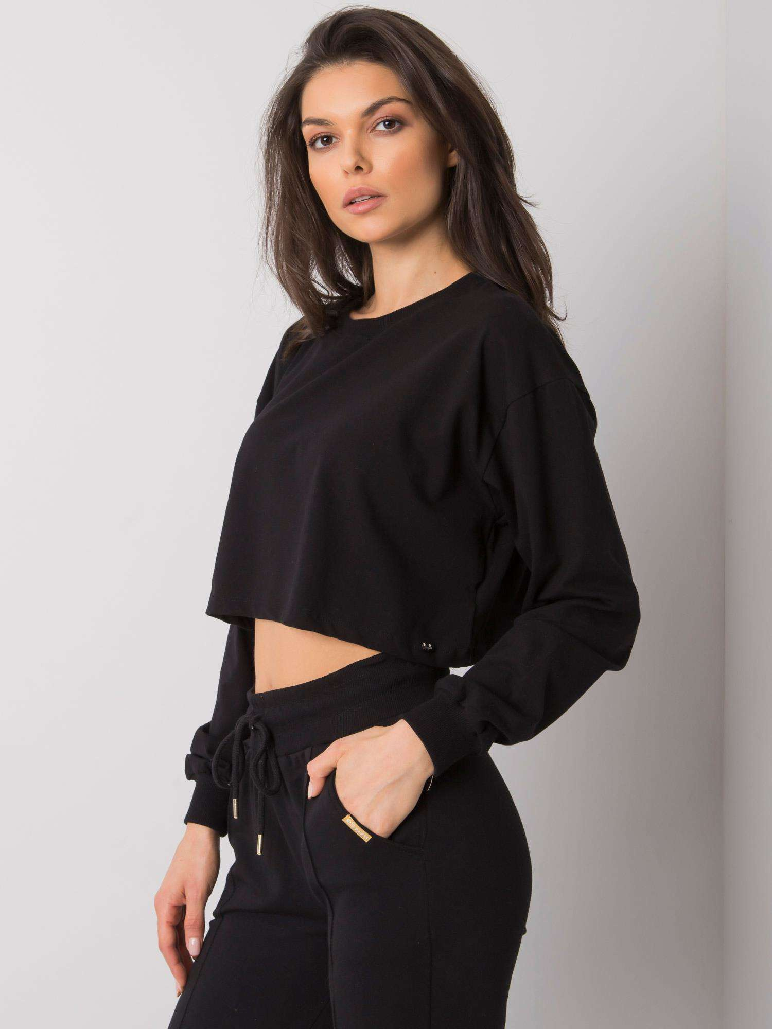 Black short basic top by Simeon.