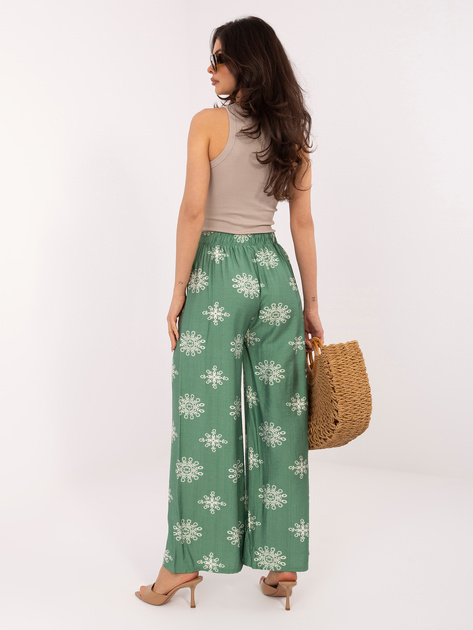 Zielone letnie spodnie we wzory