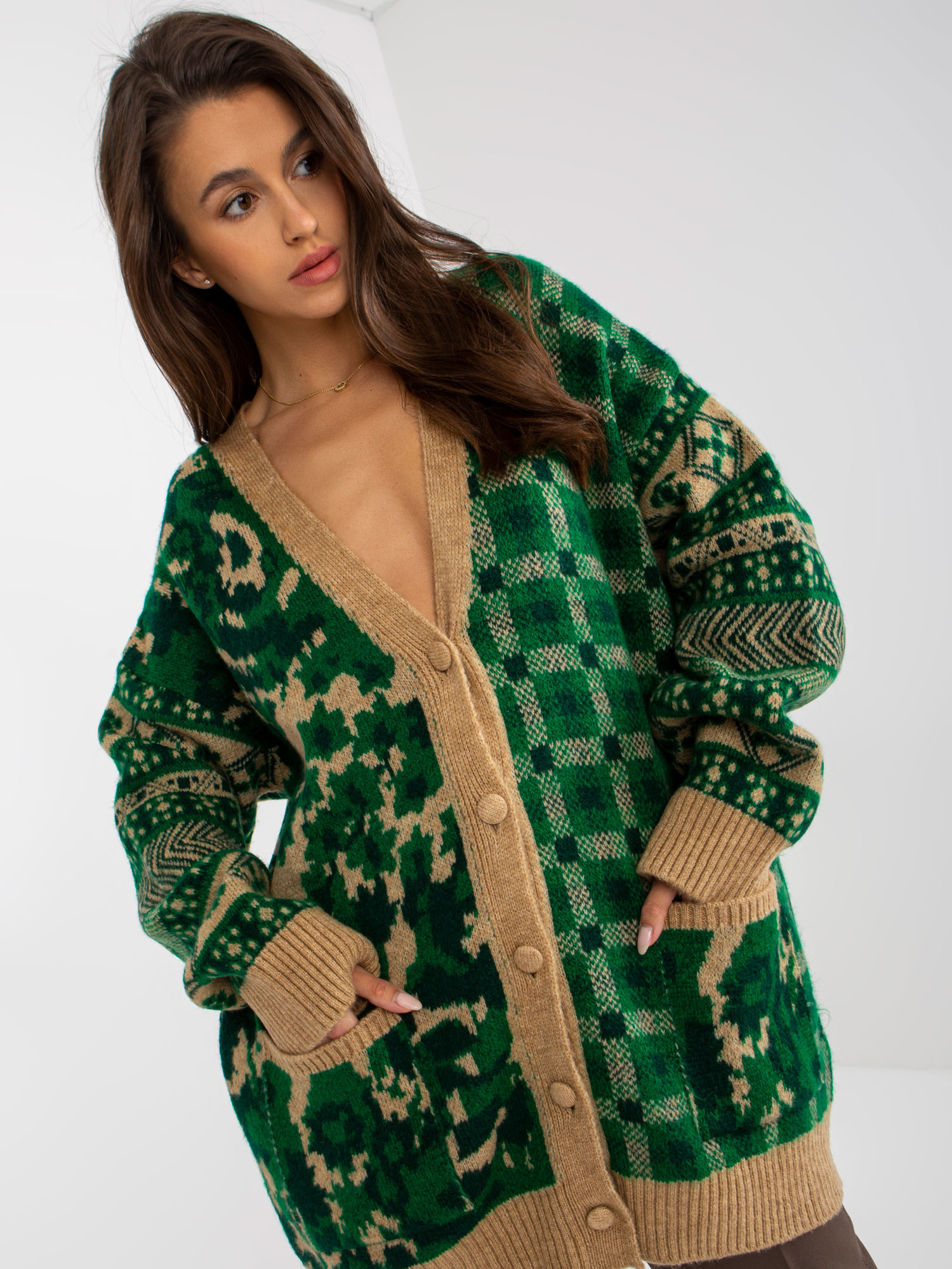 Zielono-camelowy ciepły sweter rozpinany oversize