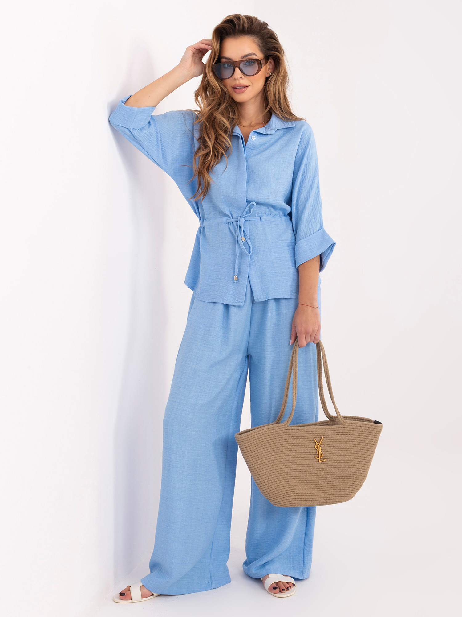 Jasnoniebieski letni komplet ze ściągaczem w talii