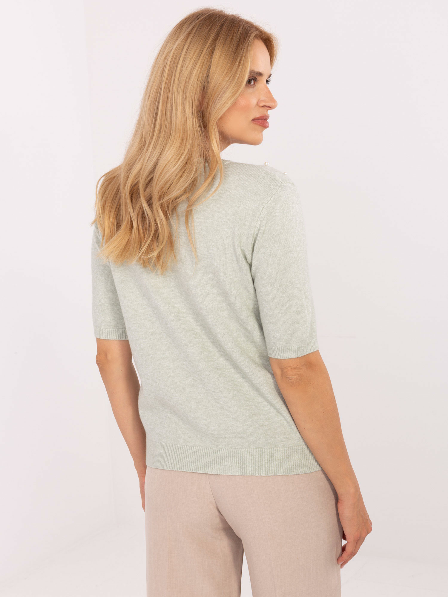 Pistachio women's sweater with ribbing.
