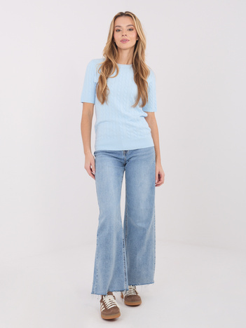 Jasnoniebieski sweter z miękkiej dzianiny 