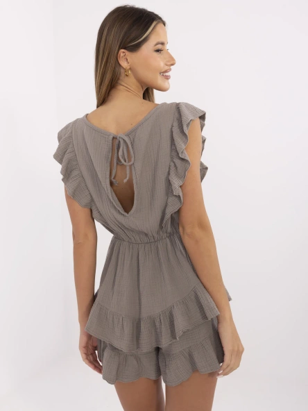 Ciemnobeżowy krótki kombinezon z muślinu 