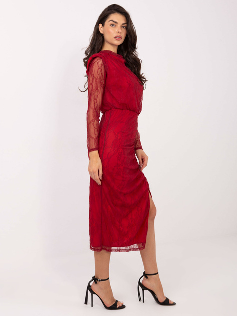 Czerwona koronkowa sukienka z rozcięciem