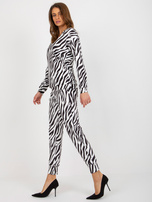 Hurtownia Biało-czarny damski komplet welurowy w zebrę 