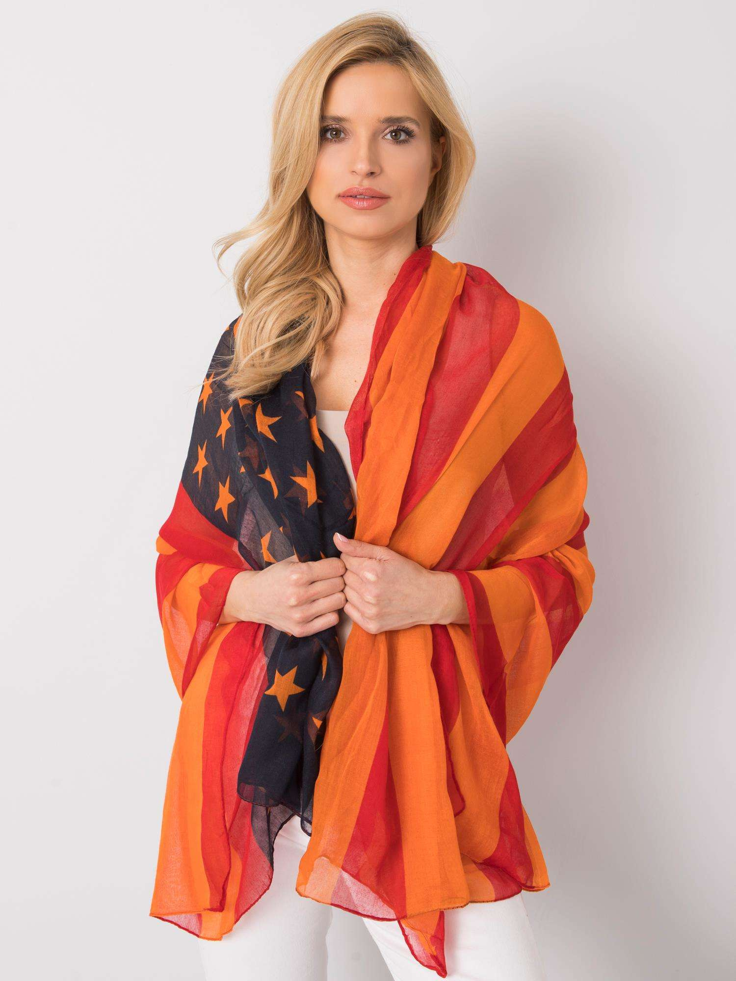 Rot-orange Schal mit Print.