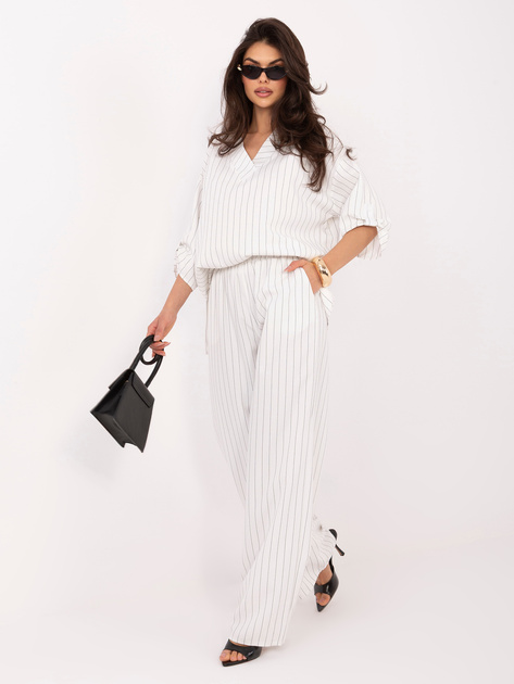 Biały elegancki komplet w paski