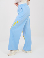 Pastelowe niebieskie spodnie z kontrastowymi lampasami RUE PARIS