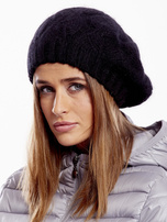 Czarna czapka dzianinowa