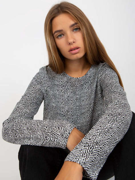 Hurtownia Czarna wiskozowa bluzka z nadrukiem