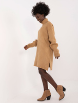 Hurtownia Camelowa sukienka dzianinowa z golfem