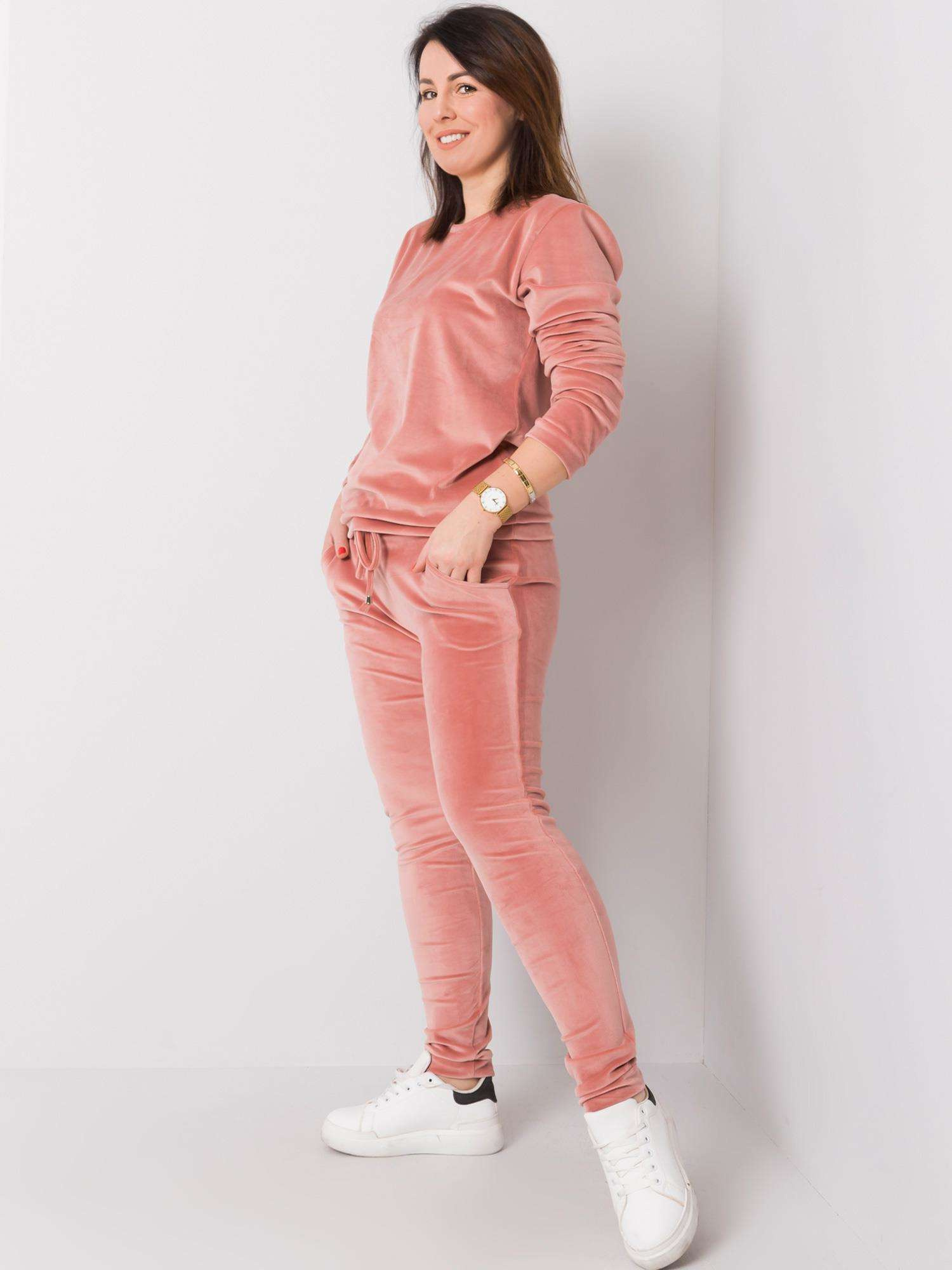 Brudnoróżowy welurowy komplet plus size Jeanne