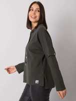 Ciemna khaki bluzka plus size z kieszenią na rękawie Lunnara