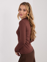 Brązowa dopasowana bluzka z półgolfem