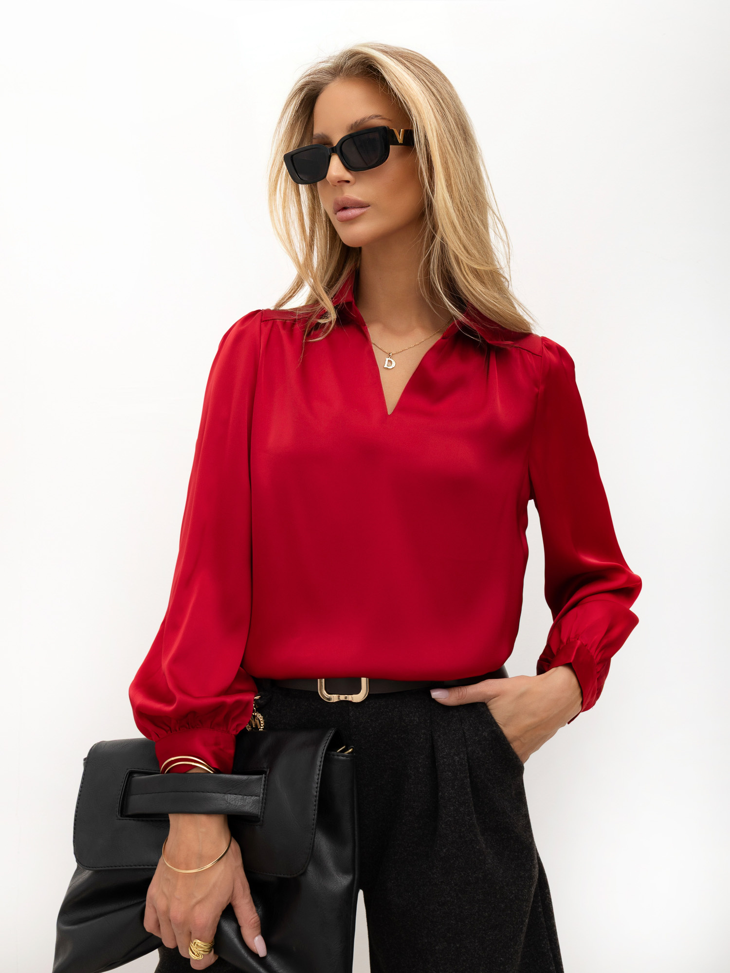 Bordeaux elegante Bluse mit Kragen.