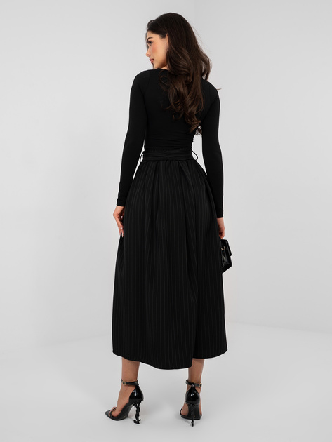 Czarna elegancka spódnica z wszytym paskiem