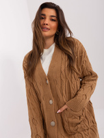 Hurtownia Camelowy rozpinany sweter w warkoczowe wzory