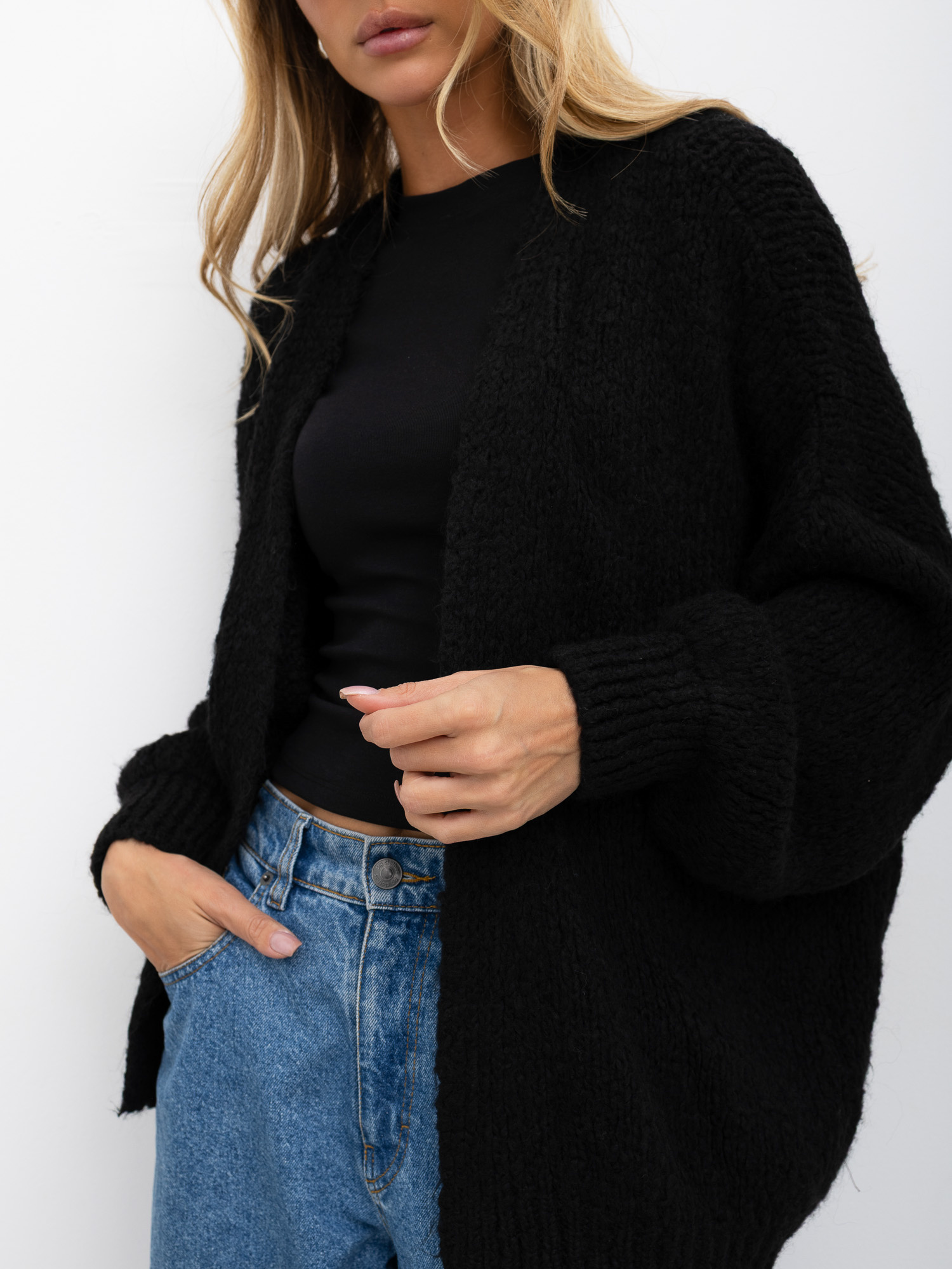 Czarny damski kardigan o kroju oversize
