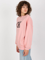 Hurtownia Jasnoróżowa luźna bluza bez kaptura z napisem