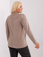 Tamsiai smėlinis moteriškas plus size megztinis su pusiau golfu.