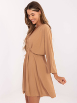 Ciemnobeżowa rozkloszowana sukienka z dekoltem V