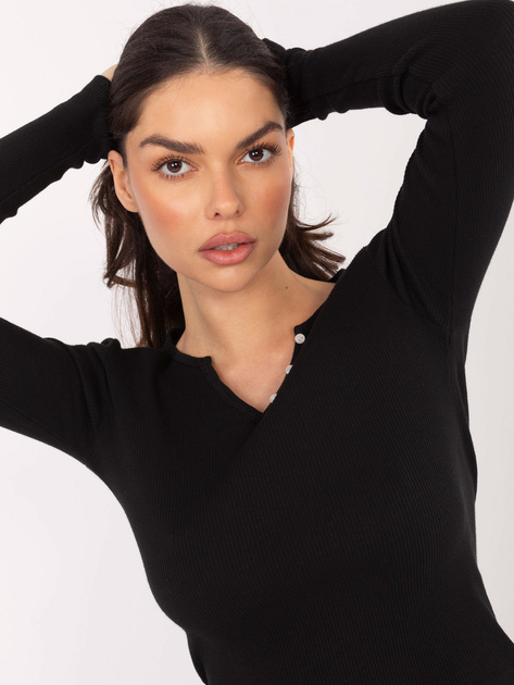 Czarna dopasowana bluzka basic z dekoltem V