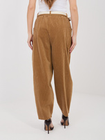 Camelowe sztruksowe spodnie ze zwężaną nogawką RUE PARIS 