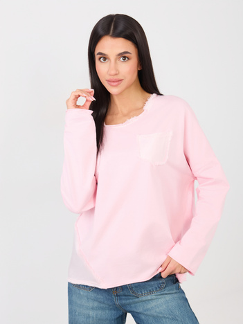 Jasnoróżowa damska bluzka oversize z kieszenią