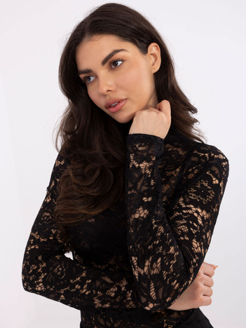 Czarna dopasowana bluzka z koronki