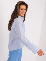 Hurt Jasnoniebiesko-biała casualowa koszula z naszywką