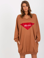 Hurt Jasnobrązowa długa bluza oversize z aplikacją i napisem