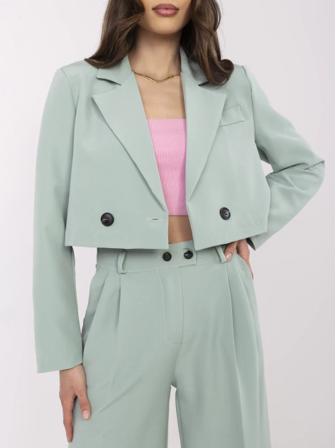 Pistacjowy garnitur z zakładkami na spodniach
