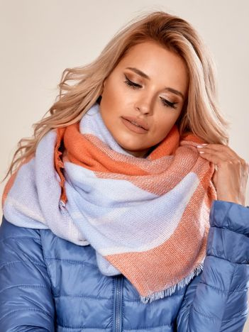 Oranger Strickschal.