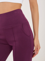 Śliwkowe dresowe spodnie z przeszyciami RUE PARIS