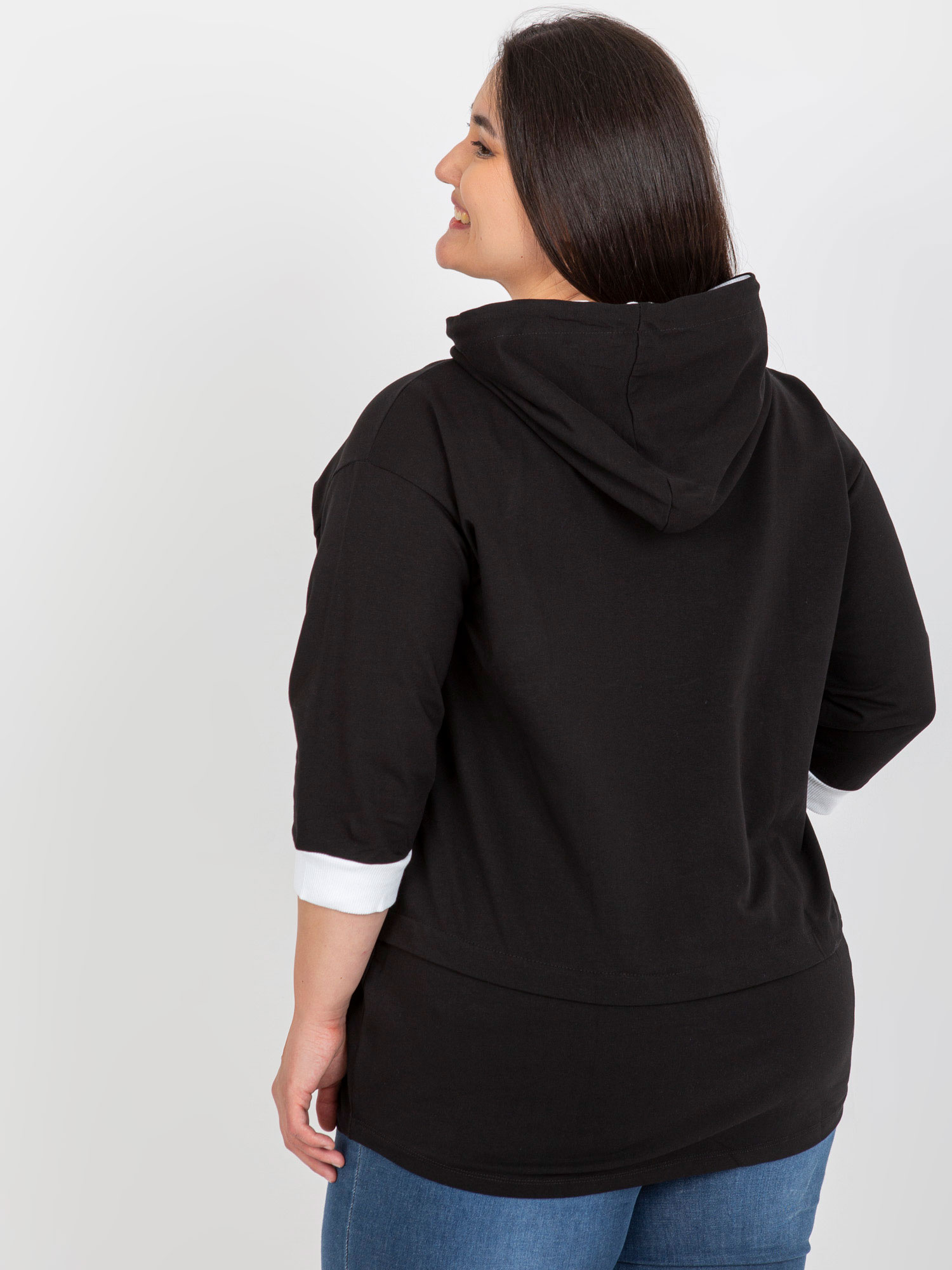 Czarna dresowa bluza plus size z kieszeniami