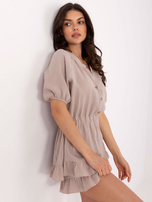 Ciemnobeżowy muślinowy kombinezon z szortami