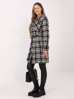 Czarno-biały płaszcz w kratę Raquel
