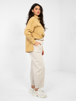 Jasnobeżowe spodnie z materiałowym paskiem