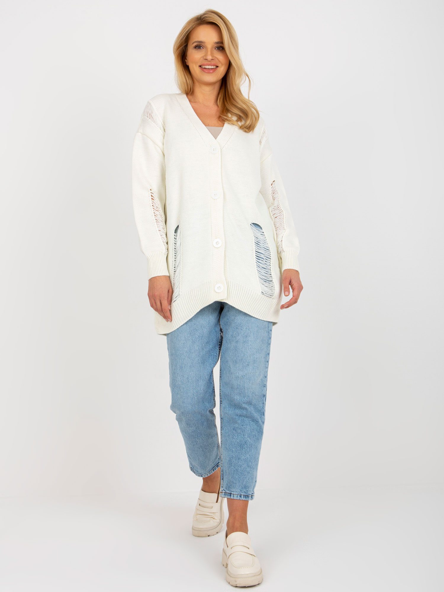 Ecru sweter rozpinany oversize z dziurami RUE PARIS