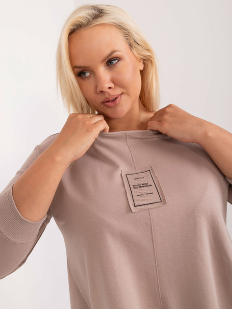 Hurt Ciemnobeżowa bluzka plus size z naszywką