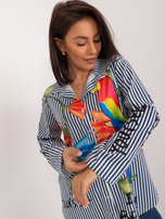 Großhandel dunkelblaue und weiße Damenbluse mit Druck.