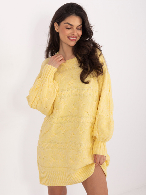 Jasnożółta sweterkowa sukienka w warkocze