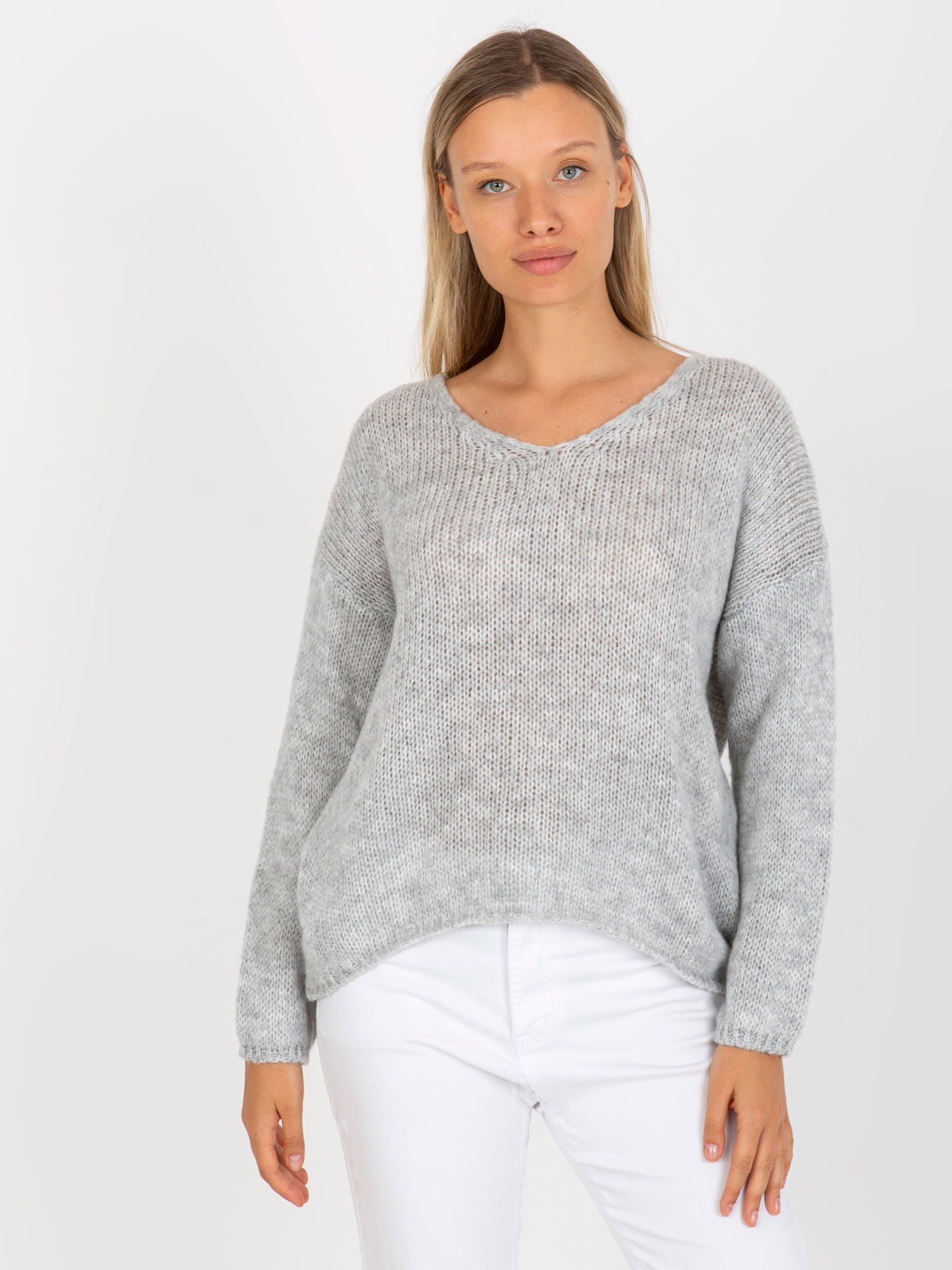 Szary sweter oversize z dekoltem w serek OCH BELLA