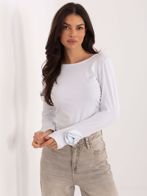 Biała damska bluzka z ozdobnymi różami