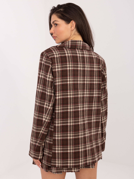 Brązowa marynarka w kratę z zapięciem na guzik