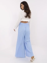 Jasnoniebieskie spodnie palazzo z plisowaniem
