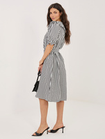 Czarna sukienka szmizjerka z kołnierzykiem 