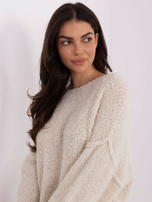 Jasnobeżowy damski sweter boucle z przeszyciami